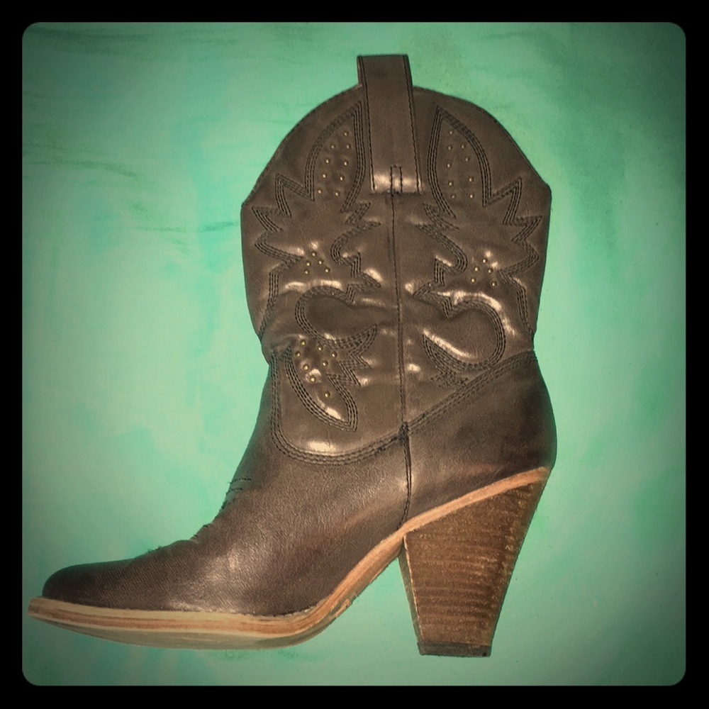 Heeled cowboy boot